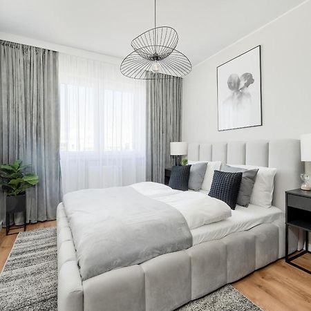 Piekny Apartament Wichrowa - 2 Sypialnie Free Garage Wroclaw By Noclegi Renters Luaran gambar